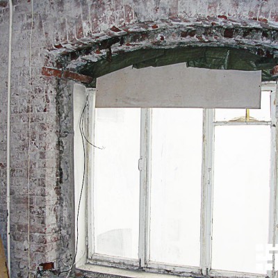 Ремонт квартиры на Жуковского. Восстановленное окно вблизи. Рама пока старая