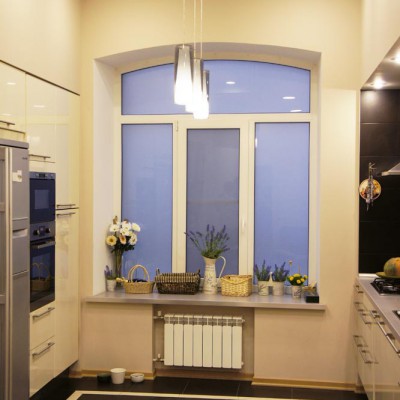 Ремонт квартиры на Жуковского. Кухонному окну вернули историческую арочную форму